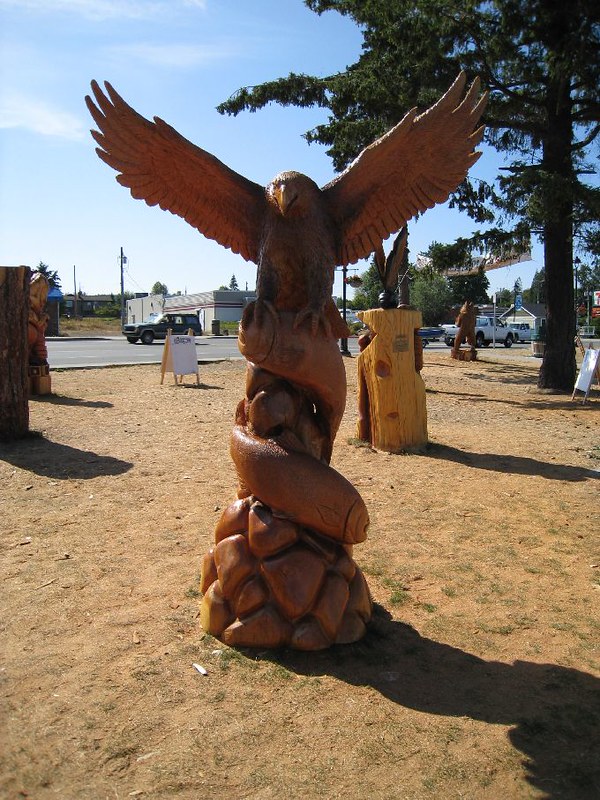 chainsaw carving photo by brian chow https://www.flickr.com/photos/free-stuff/3828127477/