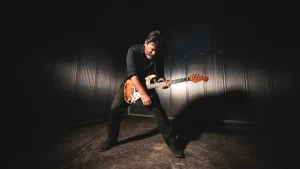 jeff plankenhorn holding a guitar