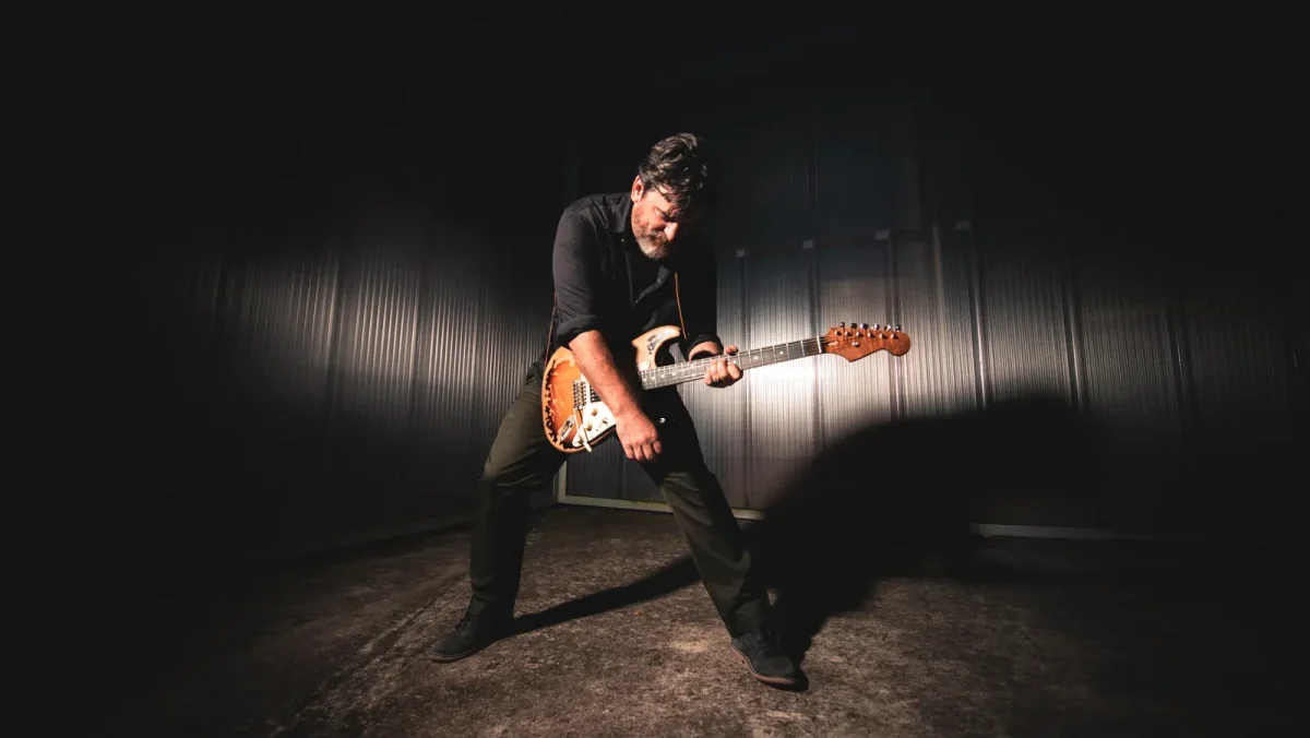 jeff plankenhorn holding a guitar